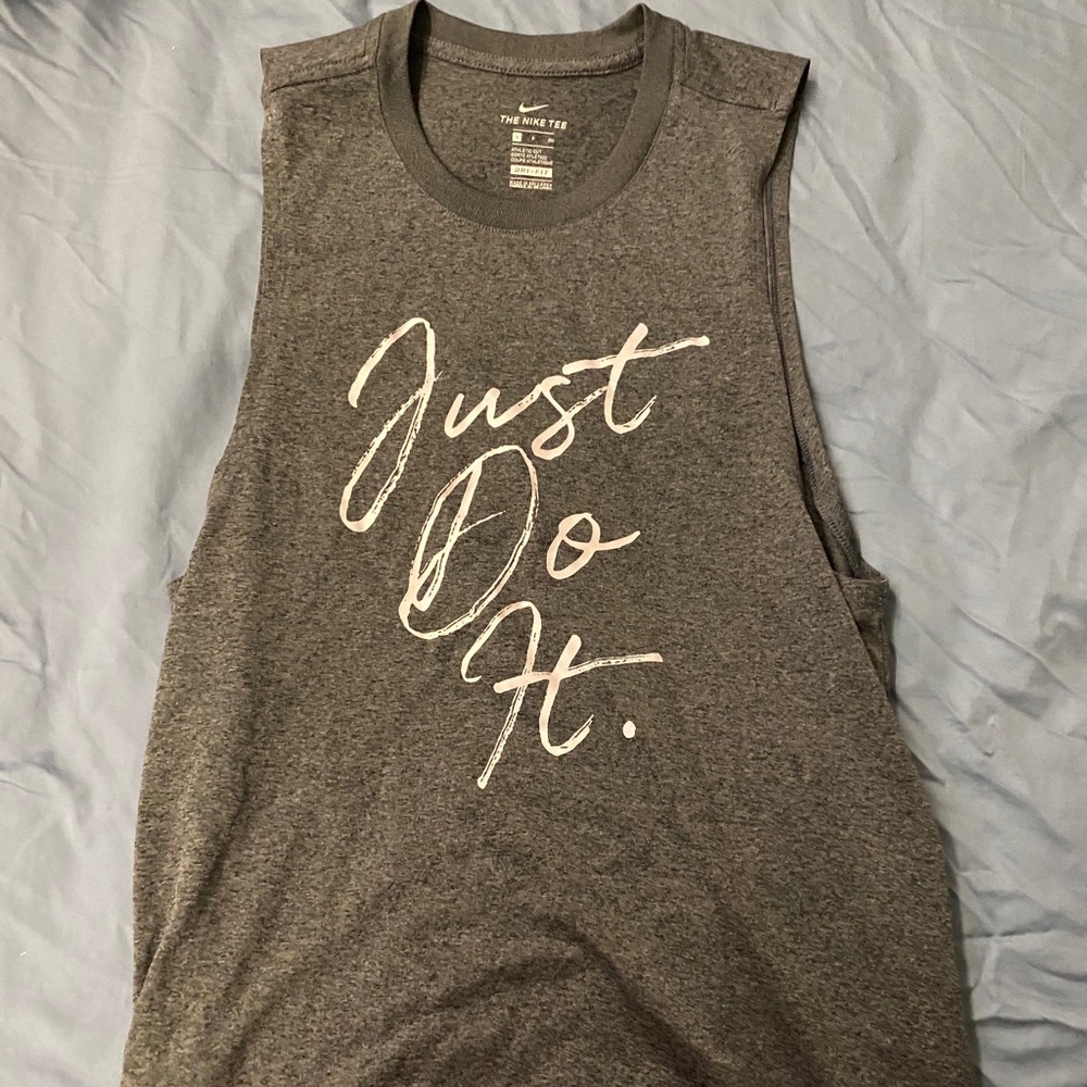 Nike sleeve-less workout shirt